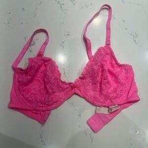Victoria’s Secret. Bra. 34DD. Pink lace